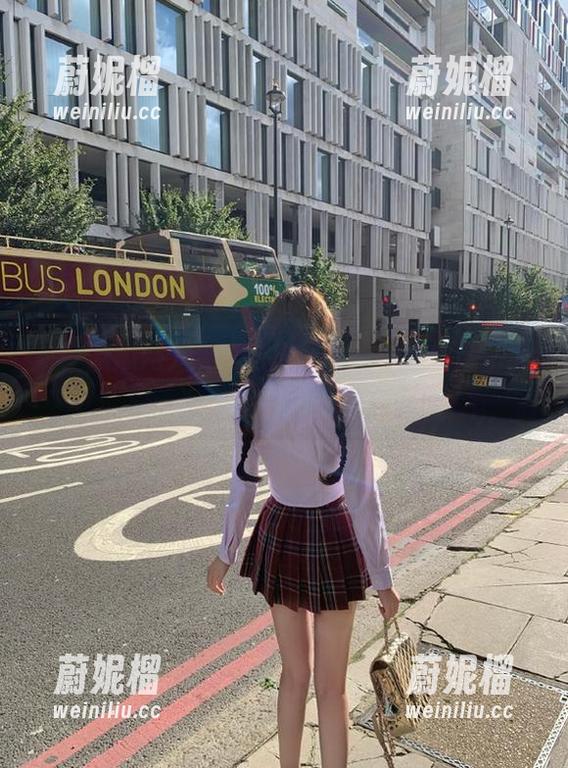 17吃瓜网 “17吃瓜网”:不愁没话聊,走一遭便是无穷八卦资源!