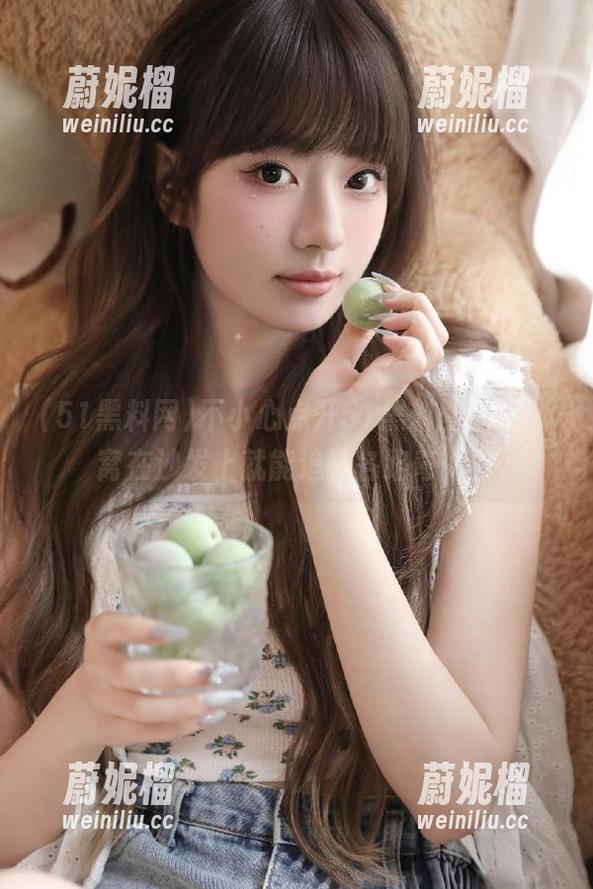 不小心点开51黑料网app，窝在沙发上就能追到各路奇闻！