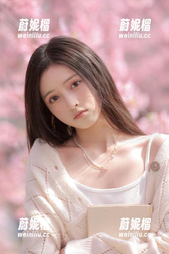 91吃瓜中心 黑眼圈和吃瓜的秘诀:永不迷路,91吃瓜中心真是个宝地!