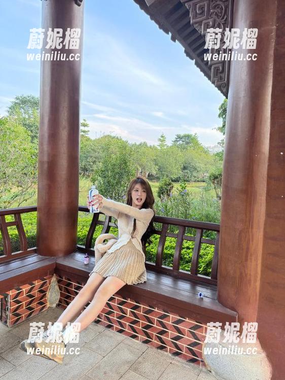 五一吃瓜群众 看吧,看吧,五一吃瓜群众在朝阳中忙着收藏热辣新闻,揭晓瓜中瓜!