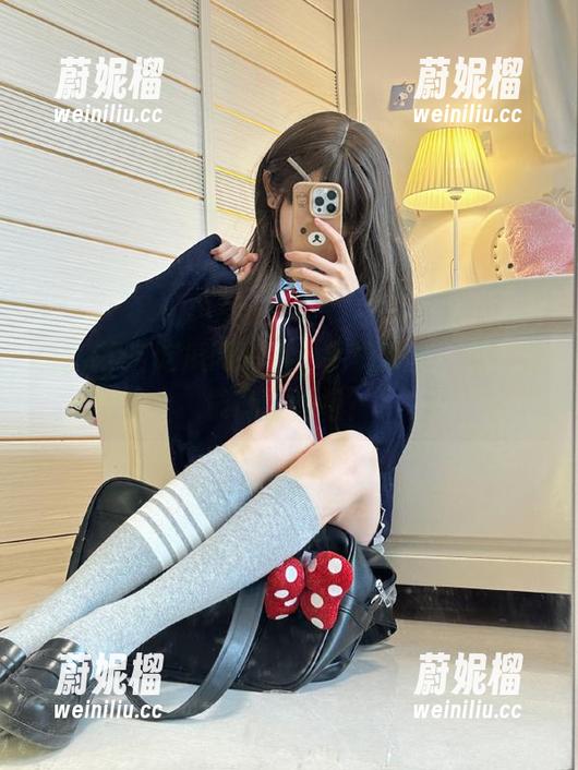 吃瓜网 吃瓜网官网:手机喝水,指尖就能撕扯真相?