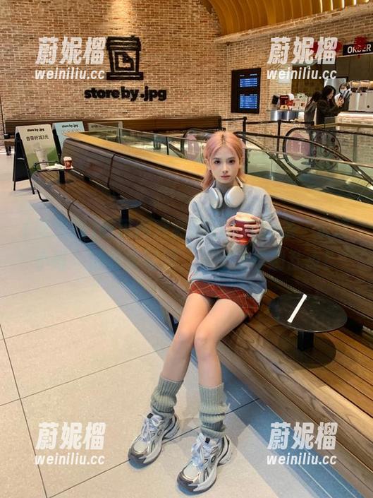 吃瓜网 吃瓜网突然更新,完全是“快递小哥”的真实写照,不懂太多别乱点!