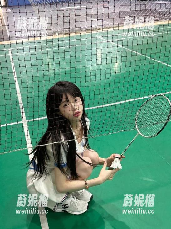 在朝阳刺激的光线中，登录吾爱吃瓜网52感受吃瓜的欢愉与无奈。