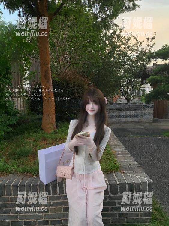 吃瓜新方式！黑料不打烊网站满满的图片，图中竟藏有情感小秘密？
