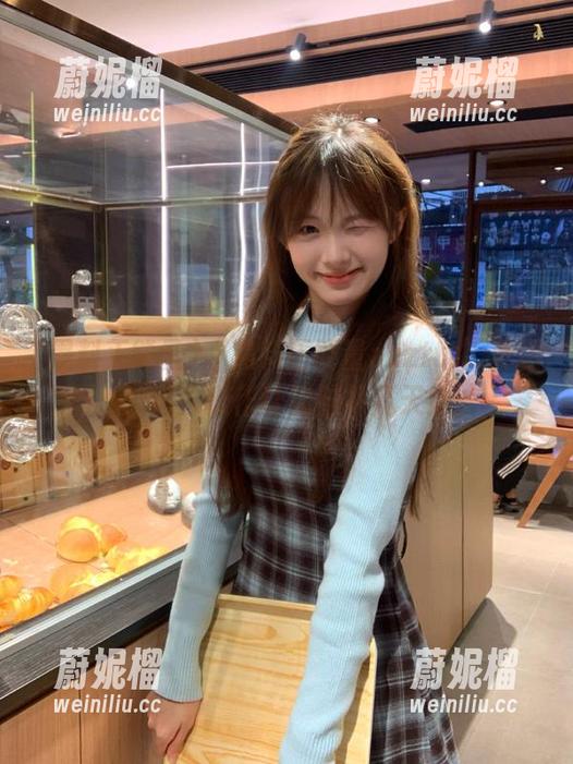 “黑料正能量zzzttt”直达：这波操作让我脑补几天！