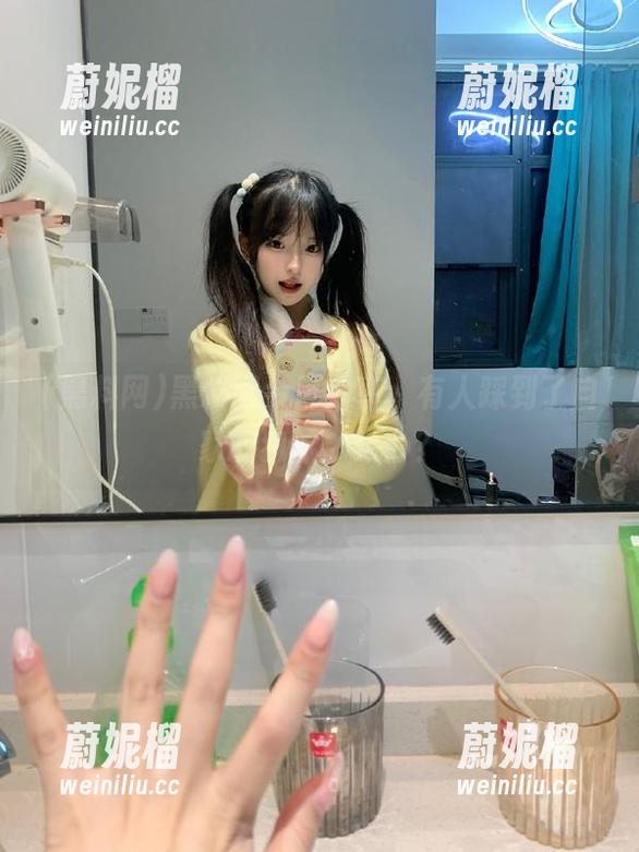 黑料网 黑料网今日分享,有人踩到了自家的狗屎,咋办?