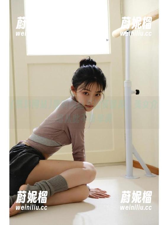 黑料网站里的资源库，美女介绍从此不再单调