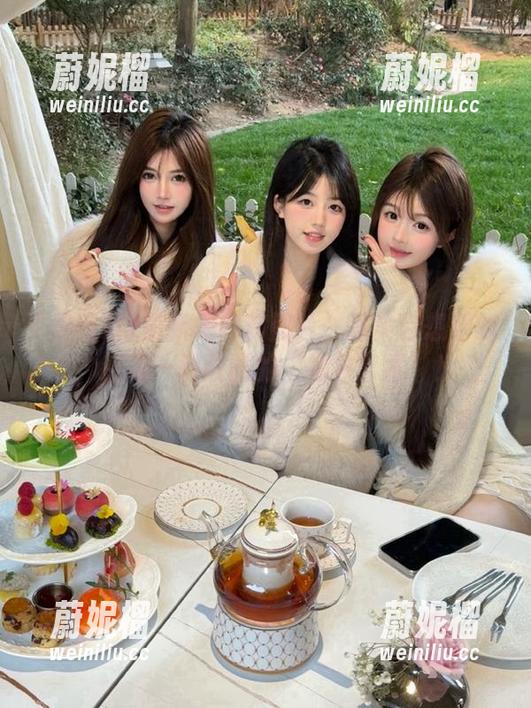 最新黑网料图片：其实你想看的，都是一对靓丽的“抽象艺术”！
